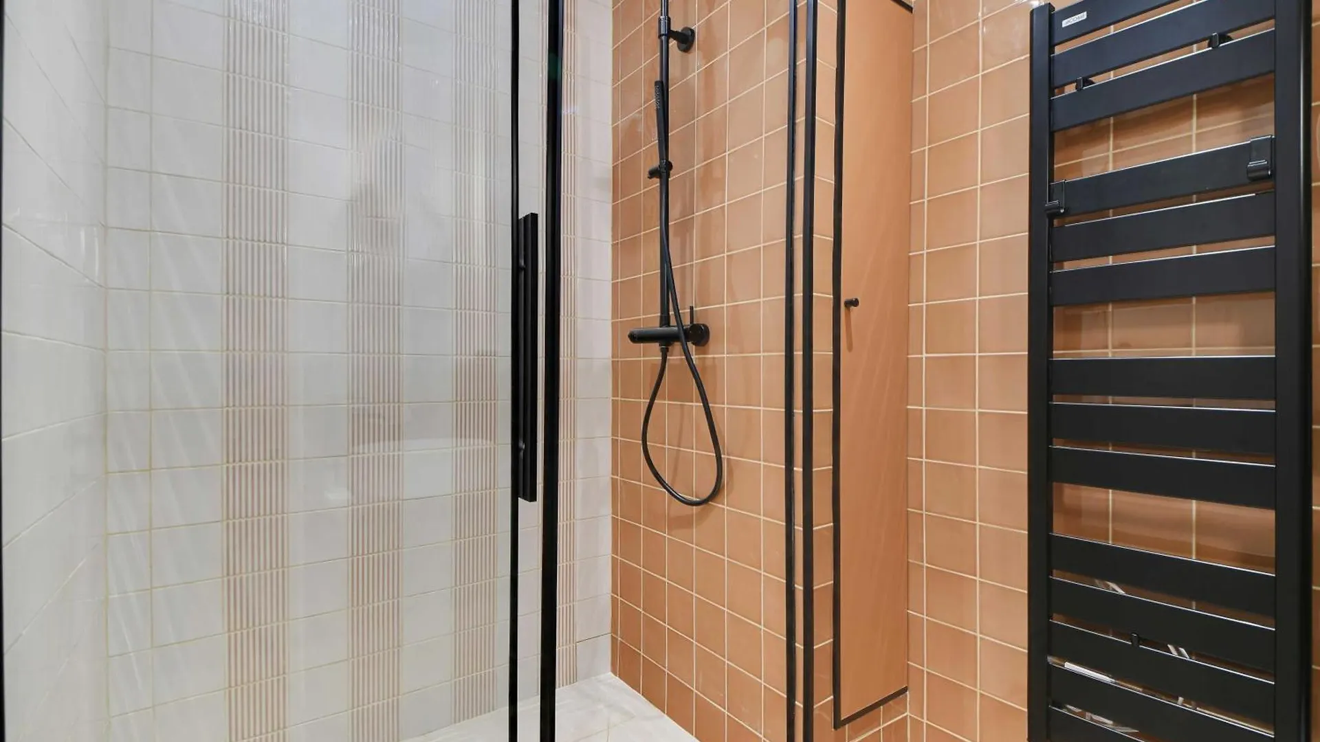 Superb -1br-4p- Montmartre Lejlighed
